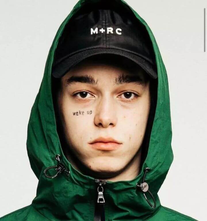 Didn t wake up. Саша траутвейн тату. Саша вейк ап тату. Саша траутвейн тату. Саша траутвейн 2022.