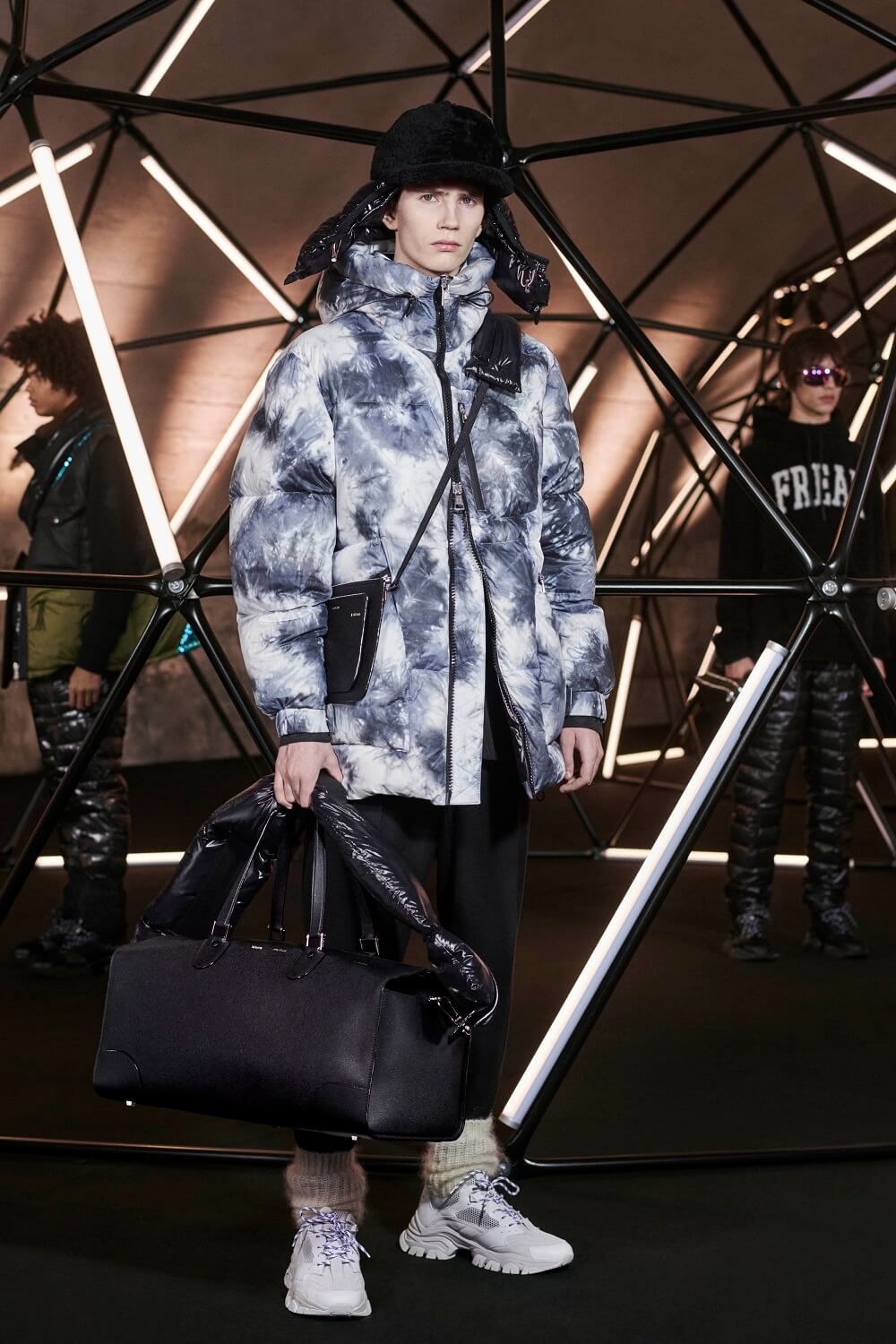 JJ Moncler Genius 2 Moncler 1952 Valextra MING S