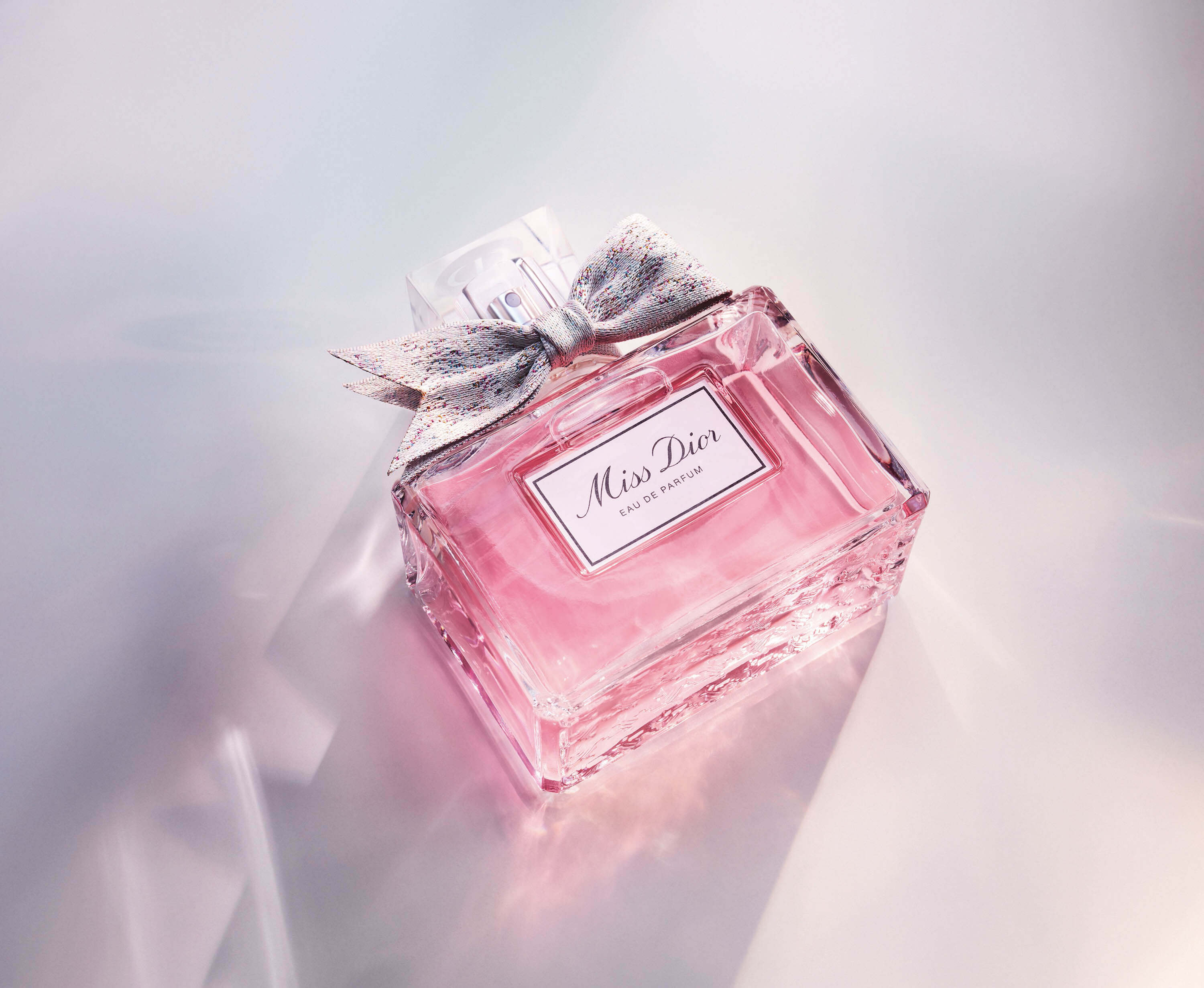 Диор яблоко купить. Dior Miss Dior Eau de Parfum 2021. Dior absolutely Blooming 100ml. Dior Miss Dior Eau de Parfum, 100 мл. Miss Dior духи золотое яблоко.