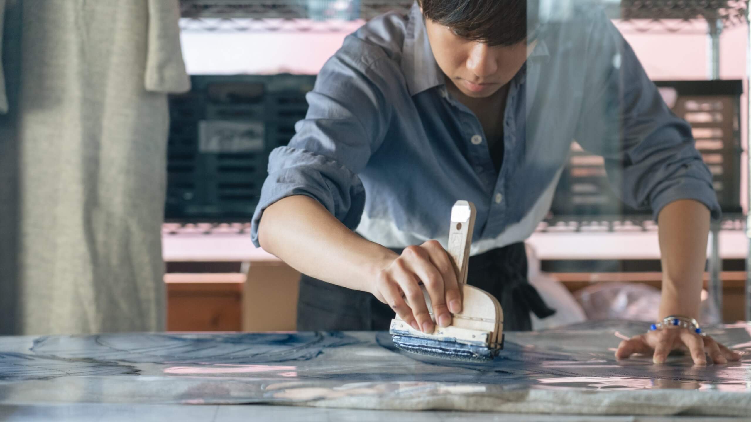 suzusan工匠工作照
